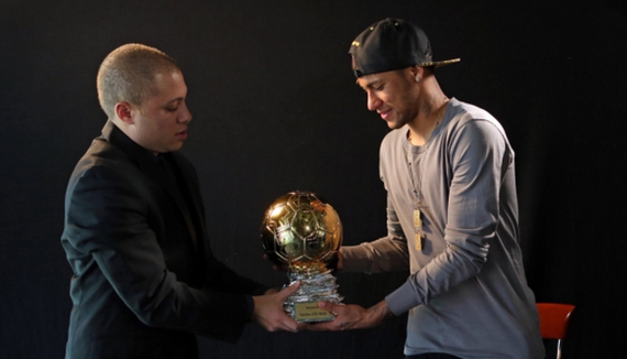 英雄联盟LPL夏季季后赛即将开打，V5能否创造小说般奇迹？