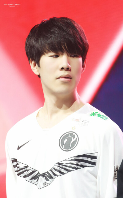 Hanwha Life Esports 晋级 LCK Cup 2025 季后赛第二轮，击败了 T1 。