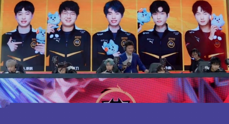 LOL官方发起世界赛预测， 其中解说AUX发布回复